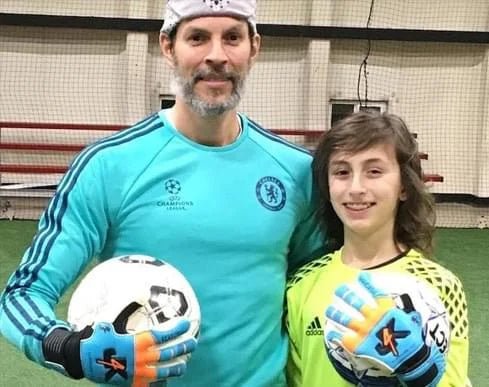 BooK: The Ultimate Guide for Parents of Goalkeepers - J4K SPORTS